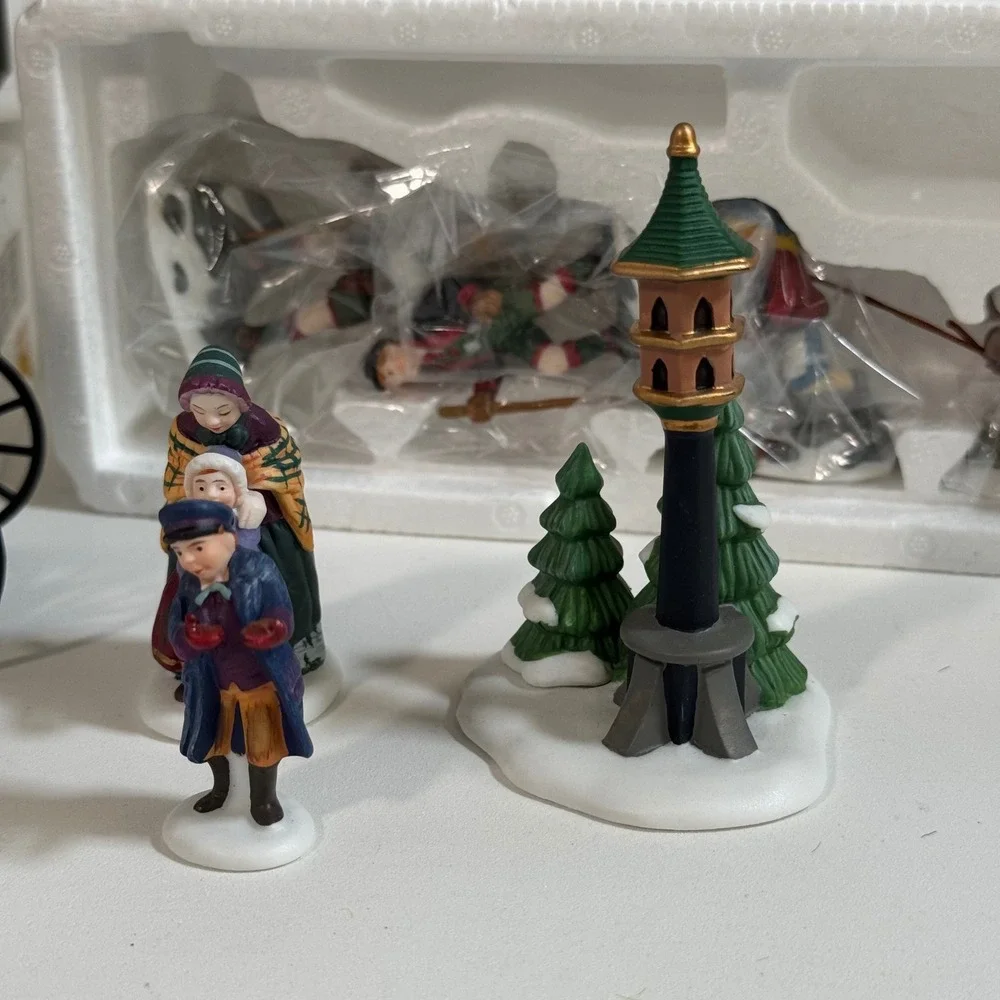 Dept 56 Heritage Village Christmas Carol Morning Town Crier Carriage 4 Sets Plus - Picture 4 of 6